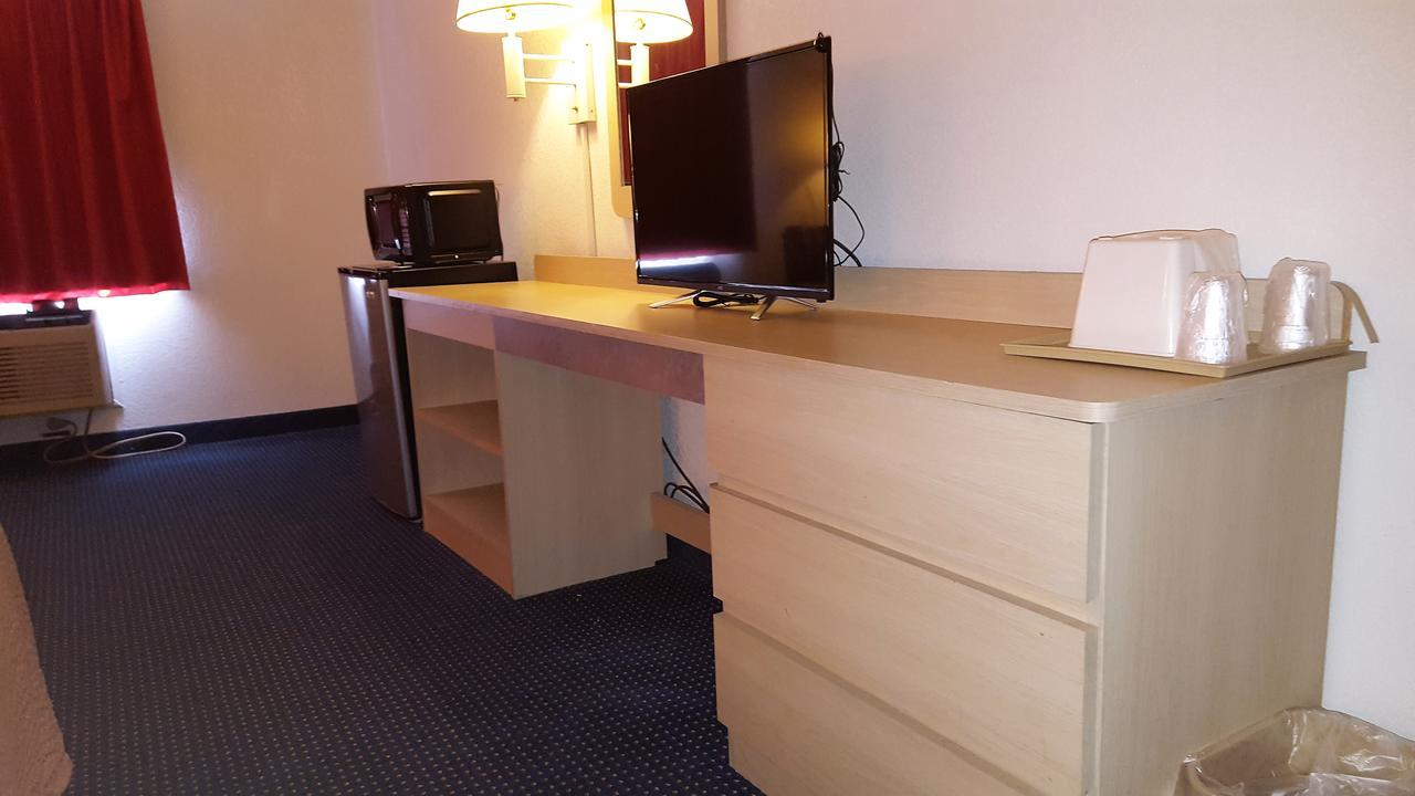 Red Carpet Inn Gibbstown Екстер'єр фото
